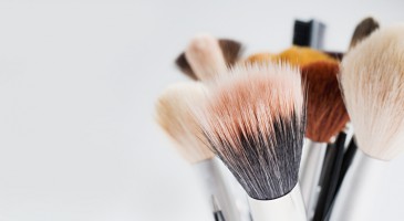 Beauty: How to properly clean your makeup brushes?
